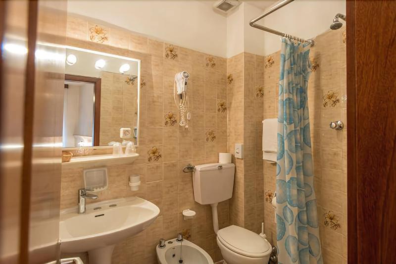Albergo Antica Rosa Levico Terme Buitenkant foto